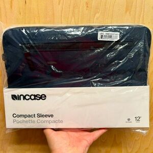 Incase Classic Sleeve Case for 12” MacBook iPad Laptop Brand New